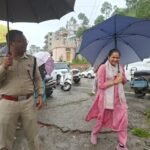 निष्पक्ष और शांतिपूर्ण मतदान के लिए एसएसपी टिहरी आयुष अग्रवाल ने जिलाधिकारी टिहरी के साथ किया बूथ भ्रमण,