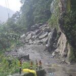 बाबा केदारनाथ जाने वाले श्रद्धांलुओं के लिए बुरी खबर ,भारी बारिश के चलते केदारनाथ धाम यात्रा मार्ग गौरीकुण्ड व सोनप्रयाग के बीच मलबा आने से हुआ बाधित।