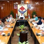 सीएम धामी ने ग्राम्य विकास विभाग के अंतर्गत संचालित गेमचेंजर योजनाओं-मुख्यमंत्री उद्यमशाला योजना, ग्रोथ सेंटर योजना, हाउस ऑफ हिमालयाज तथा सेंटर ऑफ एक्सीलेंस योजना की प्रगति की विस्तार से समीक्षा की