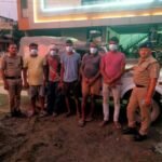 सार्वजनिक स्थानो पर खुलेआम शराब पीने वालों को दून पुलिस ने पढाया कानून का पाठ, शराबियों की बारात लेकर फिर थाने पहुँची दून पुलिस, 35 शराबियों को पुलिस की वाहन सेवा लायी थाने