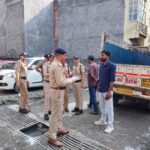 एसएसपी के निर्देश पर नैनीताल पुलिस ने बनभूलपुरा में चलाया सत्यापन अभियान, 1050 लोगों सत्यापन करते हुए अनियमितता पाने पर 41 लोगों के खिलाफ की क़ानूनी कार्यवाही, हल्द्वानी को अपराध का गढ़ नहीं बनने देंगे – प्रहलाद नारायण मीणा एसएसपी नैनीताल !