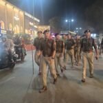 आमजन को सुरक्षा का भरोसा व सतर्कता का संदेश देने के लिये दून पुलिस ने निकाला फ्लैगमार्च,जनपद के नगर व देहात क्षेत्र में पुलिस द्वारा पीएसी के साथ फ्लैगमार्च कर दिया सुरक्षा का संदेश !