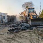 नैनीताल के रामनगर की पुछड़ी क्षेत्र मे अवैध अतिक्रमण पर गरजा बुलडोज़र,वन विभाग की *रिजर्व फॉरेस्ट भूमि* पर चिन्हित अवैध अतिक्रमण के विरुद्ध नैनीताल पुलिस और प्रशासन की संयुक्त टीम ने की सख्त कार्रवाई !