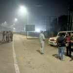 घने कोहरे मे होने वाली सड़क दुर्घटनाओ को रोकने के लिए परिवहन विभाग ने कसी कमर, अभियान चलाकर सवारी गाड़ियों की लाइट रिफ्लेटर और फोग लाईटो को किया चैक !