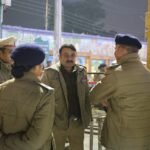 क्रिसमस-डे के अवसर पर एसएसपी देहरादून अजय सिंह खुद उतरे ज़मीन पर,राजधानी मे घूम घूमकर लिया सुरक्षा और यातायात व्यवस्था का जायजा,थाना क्षेत्रों में चेकिंग और ड्यूटी पाइंटों का किया आकस्मिक निरीक्षण, यातायात सुचारु चलाने वाले पुलिस अधिकारियो और कर्मचारियों की कि हौसला अफजाई !