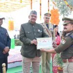 77वें गणतंत्र दिवस पर पुलिस लाइन रुद्रपुर में जनपद प्रभारी मंत्री गणेश जोशी ने फहराया राष्ट्रीय ध्वज !,