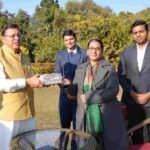 मुख्यमंत्री धामी से डीआरएम, मुरादाबाद श्रीमती विनीता श्रीवास्तव ने की शिष्टाचार भेंट, सीएम धामी के नेतृत्व में उत्तराखंड में रेल अवसंरचना को नई गति, पूर्ण व प्रगतिरत परियोजनाओं की समीक्षा