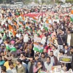 ढ़ोल दमाऊ संग सरकार के खिलाफ सड़को पर उतरे कांग्रेसी, राजभवन कूच कर भ्रष्टाचार और महंगाई के खिलाफ फूंका बिगुल,