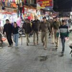 एसएसपी ने पलटन बाजार मे पैदल घूमकर सुरक्षा वयवस्था का लिया जायज़ा,बाजार को अतिक्रमण मुक्त करने के दिये निर्देश, अपराधियों मे खौफ क़ायम रखने के लिए पुलिस की विजिबिलिटी बढ़ाने के दिये निर्देश !