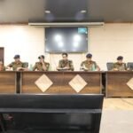 अपर पुलिस महानिदेशक अपराध एवं कानून व्यवस्था ने जनपद के समस्त राजपत्रित अधिकारियों थाना प्रभारियों के साथ वर्तमान में प्रचलित अभियानों की कि समीक्षा, अपने अपार्टमेंट मकान किराये पर देकर खुद बाहर रहने वाले मकान मालिक हो जायें सावधान, किरायेदार का सत्यापन नही कराया तो कानूनी कार्यवाही होनी है तय।