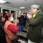 देर रात दून मेडिकल कॉलेज चिकित्सालय पहुंचे मुख्यमंत्री, व्यवस्थाओं का लिया जायजा मरीजों और तीमारदारो से सीधे संवाद कर जाना हाल-चाल, व्यवस्थाएं दुरुस्त करने हेतु दिए निर्देश