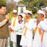 मुख्यमंत्री धामी को मुख्यमंत्री आवास में चम्पावत से आए होल्यारों ने दी होली की शुभकामनाएं