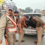 सम्पूर्ण जनपद में दून पुलिस द्वारा आकस्मिक रूप से चलाया जा रहा सघन चेकिंग अभियान, पुलिस की अलग-अलग टीमो द्वारा नगर से देहात तक आने जाने वाले सभी निजी/सार्वजनिक वाहनों की करी जा रही आकस्मिक चैकिंग