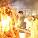 एसएसपी देहरादून प्रमेंद्र डोभाल ने सपत्नी किया होलिका पूजन, विधिविधान से किया होलिका दहन, बच्चों संग रंग खेलकर दीं सभी को होली की बधाई !