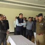 गृहमंत्री के दौरे से पहले देहरादून प्रशासन अलर्ट, डीएम सविन बंसल ने एसएसपी संग व्यवस्थाओं का किया स्थलीय निरीक्षण* *कार्यक्रम को लेकर तैयारियां पूरी, डीएम ने विभागों को समन्वय और सुरक्षा चाक-चौबंद रखने के दिए निर्देश* *होटल गॉडविन में प्रशासनिक टीम मुस्तैद, डीएम ने परखी सुरक्षा एवं लॉजिस्टिक व्यवस्थाएं, मांगे सेफ्टी सर्टीफिकेट