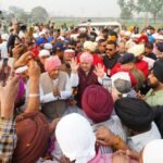 राजधानी मे दिखा श्रद्धा का गुब्बार,94 फीट ऊंचे नए ध्वजदण्ड को कंधों पर उठाकर श्री दरबार साहिब पहुंची संगतें,श्री गुरु राम राय जी महाराज व श्रीमहंत देवेन्द्र दास जी महाराज के जयकारों से गुंजा परिसर, श्री दरबार साहिब लाए गए नए ध्वजदण्ड का परंपरा के अनुसार विधि विधान से हुआ पूजन ! 