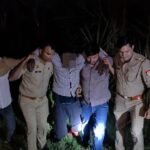 मुज़फ्फरनगर की थाना नई मंडी पुलिस ने पुलिस मुठभेड़ के बाद 1 वाँछित 15 हजार रुपये के इनामी गौकश को गोलाबारी मे घायल सहित कुल 2 अभियुक्तों को किया गिरफ्तार,पुलिस ने आरोपियों के कब्जे से गौकशी के उपकरण एवं अवैध शस्त्र किए बरामद ।