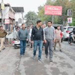 देहरादून की सड़को पर उतरकर सचिव लोकनिर्माण और डीएम सविन बंसल ने किया सड़को का निरिक्षण,निरीक्षण के दौरान पुरे शहर मे सड़क रेस्टोरेशन कार्य पर जताया संतोष,