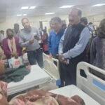कमान संभालते ही स्वास्थ्य मंत्री ने जानी दून मेडिकल कालेज की व्यवस्थाऐ, आम आदमी की तरह से लाइन मे लगकर बनवाया ओपीडी का पर्चा,