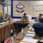 अब नहीं होंगी निजी संस्थानों मे सर्वच्च की लड़ाई, एसएसपी देहरादून ने पुलिस अधिकारियो की बैठक मे दिये सख्त निर्देश, निजी संस्थान और पीजी संचालको पर कड़ी नज़र रखने के दिये निर्देश, रेस्टोरेंट संचालको को भी दीं गई कड़ी हिदायत !