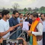 मुख्यमंत्री धामी ने खटीमा भ्रमण के दौरान नगला तराई व हेलीपैड, लोहियाहेड में जनप्रतिनिधियों व जनता से मुलाकात कर सुनी जनसमस्याएं