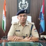 एसएसपी टिहरी आयुष अग्रवाल की कुशल रणनीति की भेंट चढ़ा एक लाख रुपयों का इनामी बदमाश, उड़ीसा की जेल तोड़कर फरार होने वाले सुबोध गैंग के कुख्यात अपराधी को किया गिरफ्तार, पकडे गये आरोपी ने डकैती के दौरान दो हत्या की घटना को किया था अंजाम !