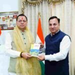 संयुक्त निदेशक के एस चौहान ने मुख्यमंत्री को भेंट की अपनी पुस्तक, पहलगाम… जब समय थम सा गया, पुस्तक चौहान के निजी अनुभव पर आधारित