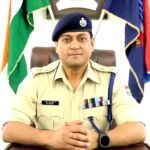 देहरादून की कैंट पुलिस ने दो शातिर मोबाइल झपट मारो को किया गिरफ्तार, पुलिस ने आरोपियों के कब्ज़े से छीना हुआ आई फोन किया बरामद,आरोपी दानिश और वसीम गाडी पर फ़र्ज़ी नंबर प्लेट लगाकर देते थे घटना को अंजाम !