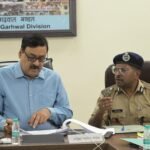 मुख्यमंत्री की ‘जीरो टॉलरेंस’ नीति का असर, भूमि धोखाधड़ी पर प्रशासन ने कसा शिकंजा,लैंड फ्रॉड पर गढ़वाल कमिश्नर सख्तः 125 मामलों की सुनवाई, 45 निस्तारित,भूमि फर्जीवाडे़ पर बडी कार्रवाई, आयुक्त ने 24 मामलों में एफआईआर दर्ज कराने के दिए निर्देश,खसरा हेरफेर कर दोहरी बिक्री, सुनवाई में भूमाफियों का बड़ा खेल उजागर,बडे भू-प्रकरणों में देरी पर आयुक्त सख्त, 15 दिन में प्रगति के निर्देश !
