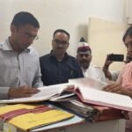 सब-रजिस्ट्रार कार्यालय विकासनगर में डीएम सविन बंसल का औचक निरीक्षण; निरिक्षण के दौरान गंभीर अनियमितताओं का हुआ बड़ा खुलासा, उप निबंधक विकासनगर अपूर्वा सिंह के निलंबन एवं विभागीय अनुशासनात्मक कार्रवाई की शासन को भेजी संस्तुति !