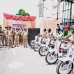 एसएसपी हरिद्वार के निर्देश पर यातायात पुलिस ने चलाया सड़क जागरूकता अभियान,बिना हेलमेट चल रहे वाहन चालकों को पहनाये हेलमेट, रेट्रो साइलेंसरो और प्रेशर हॉर्न पर चलवाया बुलडोज़र, यातायात के नियमों का पालन ना करने वालो को दीं नसीहत और चेतावनी !
