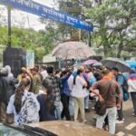 NEET UG 2026 Exam: देशभर के 565 शहरों में नीट यूजी परीक्षा आज, 22.79 लाख उम्मीदवार होंगे शामिल,देहरादून मे बारिश के बीच 11 बजे सुबह से पहुंचने लगी उम्मीदवारो की भीड़ !