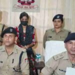 1 वर्ष पूर्व राजपुर में हुई हत्या की घटना में वांछित 25 हज़ार की ईनामी अभियुक्ता आयी दून पुलिस की गिरफ्त में, प्रोपर्टी विवाद के चलते मृतक के सौतेले भाई ने ही सुपारी देकर कराई थी अपने भाई की हत्या