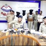 एसएसपी देहरादून के नेतृत्व मे राजपुर पुलिस ने नशे के सिंडिकेट का किया काम तमाम,पुलिस ने हाई प्रोफाइल ड्रग्स के साथ कोबरा गैंग के 2 शातिर विदेशी पैडलरों सहित 3 नशा तस्करों को 2 मामलों में अलग-अलग स्थानों से किया गिरफ्तार, पुलिस को आरोपियों के कब्ज़े से करीब 20 लाख रुपयों की कोकीन हुई बरामद.!