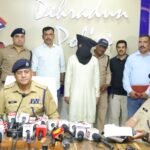 देहरादून की सेलकुई पुलिस ने ढोंगी बाबा को गिरफ्तार कर भेजा जेल, पकड़ा गया आरोपी जादू टोन का खौफ दिखा कर मासूम लोगो के साथ देता था ठगी की घटना को अंजाम,पुलिस ने आरोपी के पास से घटना में ठगा गया लगभग 15 तोला सोना व 05 लाख रुपयों की नकदी की बरामद, पकड़ा गया ठग खुद ही घरों मे पोटली फेंककर दिखाता था भुत प्रेत का भय.!