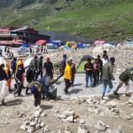 केदारनाथ धाम में तैनात सुरक्षा बलों द्वारा चलाया गया वृहद स्वच्छता अभियान,एकत्रित किए गए कूड़े को जिला प्रशासन रुद्रप्रयाग व नगर पंचायत केदारनाथ के तत्वावधान में प्रचलित “कैरी मी बैक” पाॅलिसी हेतु सम्बन्धित कार्यदाई संस्था हिलांस फाउंडेशन को नगर पंचायत के माध्यम से किया सुपुर्द !