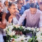 सीएम धामी ने पूर्व कैबिनेट मंत्री स्व.हीरा सिंह बिष्ट के निजी आवास पहुँचकर उनके पार्थिव शरीर पर पुष्पचक्र अर्पित कर दी श्रद्धांजलि
