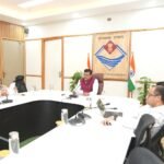 मुख्य सचिव आनन्द बर्द्धन ने जिलाधिकारियों के साथ बैठक के दौरान शिक्षा विभाग के तहत पीएम पोषण एवं समग्र शिक्षा की समीक्षा की
