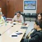 जनपद में मानसून को लेकर अलर्ट, डीएम ने आपदा कंट्रोलरूम का किया निरीक्षण; सभी विभागों को हाई अलर्ट पर रहने के निर्देश; नदी नालो के पास सीसीटीवी कैमरे और वार्निंग सायरन लगाने के दिये निर्देश,