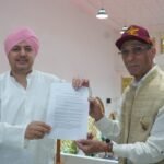 विश्व भर के उत्तराखंडियो को जोड़ने के उद्देश्य से श्री गुरु रामराय दरबार का भागीरथी प्रयास,.श्रीमहंत देवेन्द्र दास जी महाराज ने आखर शब्दकोश एप का किया उद्घाटन,शब्दकोष एप्प के माध्यम से गढ़वाली, कुमाऊॅंनी और जौनसारी को नई पीढ़ी को जड़ो से जोड़ेने मे मिलेगी मदद. !