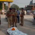 हरिद्वार मे भंडारे वाले बाबा ने अपनी जीवन यात्रा की पूरी, परिजनों के ना होने के चलते हरिद्वार पुलिस ने किया अंतिम संस्कार, वर्षो तक जिसने की थी आम जनों की सेवा, हरिद्वार पुलिस ने उसकी अंतिम यात्रा को पूरा कर किया अनंत पुण्य का कार्य !