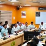 सतपाल महाराज ने प्रदेश में वन भूमि के कारण लम्बित सड़कों को लेकर अधिकारियो की ले समीक्षा बैठक,लोनिवि मंत्री ने मौजूद अधिकारियों के कसे पेंच, वन भूमि हस्तांतरण प्रकरणों का समय से करें निस्तारण: महाराज.!