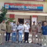कोटद्वार पुलिस ने सुनार को चुना लगाने वाले तीन शातिर ठगों को किया गिरफ्तार, पकडे गये आरोपी नकली सोने के सामान बे बदले असली ज़ेवर लेकर देते थे ठगी को अंजाम, पकडे गये आरोपी राजस्थान के है शातिर ठग.!