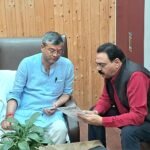सफाई कर्मचारी यूनियन के धरना स्थल पर पहुंचे पिछड़ा वर्ग उपाध्यक्ष अशोक वर्मा, वार्ता से समस्याओं के समाधान पर दिया बल.!