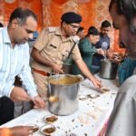 गुरु पूर्णिमा के पावन अवसर पर एसएसपी नैनीताल ने बाबा नीम करौली महाराज का लिया आशीर्वाद, एसएसपी ने अपने क्षेत्र के लोगो के लिए सुख शांति की कि कामना,पुलिस के कोतवाली हल्द्वानी के संकट मोचन हनुमान मंदिर में किया पूजन एवं भंडारे का आयोजन.!