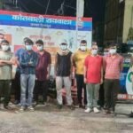 शराबियों की बारात लेकर फिर थाने पहुँची दून पुलिस, सार्वजनिक स्थानों , सड़क किनारे शराब पीने वालों के विरुद्ध की कार्रवाई, 22 लोगों को हिरासत में लिया