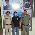 युवक को बंधक बनाकर मारपीट कर अमानवीय व्यवहार करने वाला नामजद अभियुक्त आया पुलिस की गिरफ्त में अन्य आरोपियों की तलाश जारी