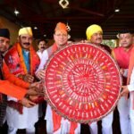 मुख्यमंत्री धामी ने माँ वाराही के दर्शन कर प्रदेशवासियों की सुख-समृद्धि की कामना की, देवीधुरा में फलों-फूलों से बरसी बग्वाल, ऐतिहासिक पाषाण युद्ध के साक्षी बने लाखों श्रद्धालु