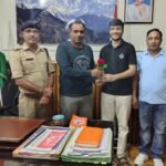 उत्तराखंड पुलिस के जवान ने अपने साले को आईएएस आईपीएस बनाने मे लगा दीं जी जान, सफलता प्राप्त करने पर एसएसपी नैनीताल ने जवान के प्रयास को दीं शाबाशी और साले को उज्जवल भविष्य के लिए दीं शुभकामनायें !