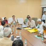 आयोग की पहल पर सफाई कर्मचारियों की समस्याओं के समाधान का खाका हुआ तैयार,सफाई कर्मचारियों के नए स्थायी पद सृजित करने, रिक्त पदों पर भर्ती, 10 वर्ष की सेवा पूरी कर चुके कार्मिकों के विनियमितीकरण और कल्याण कोष की स्थापना पर हुई चर्चा.!